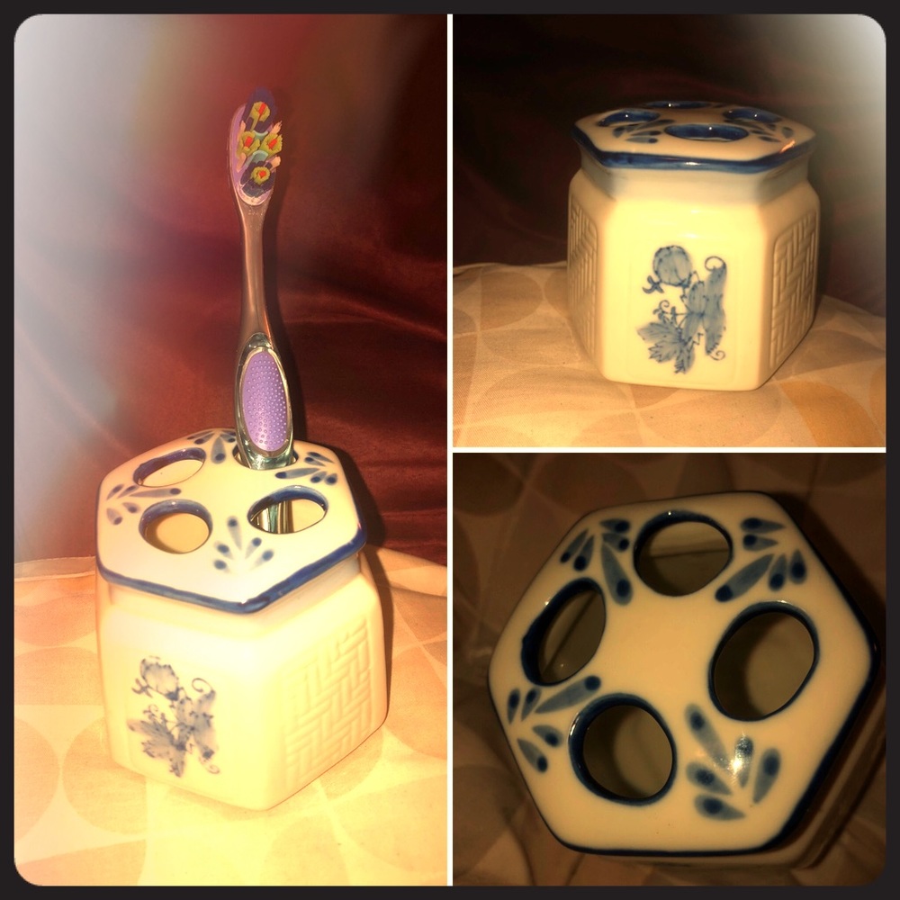 Super Cute Porcelain Chinese 4 Toothbrush Holder😍